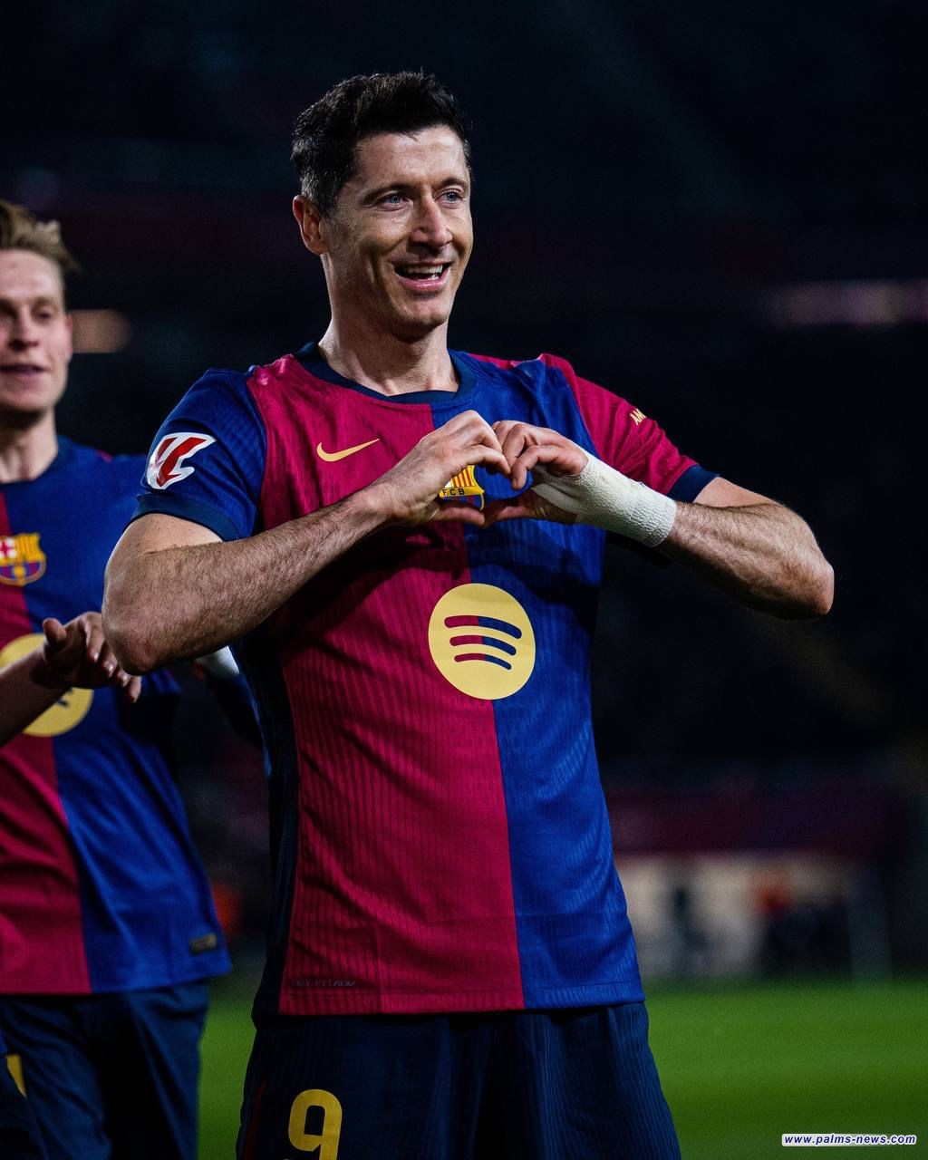 برشلونة يخطف صدارة الدوري الاسباني من ريال مدريد بفارق الاهداف بفوزه على رايو فاليكانو بهدفٍ وحيد.